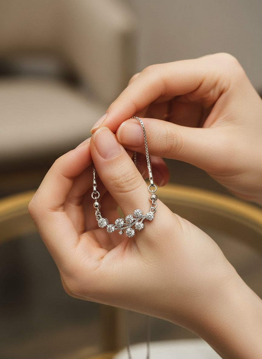 Silver Floral Crystal Pendant Necklace – Elegant Women’s Jewelry