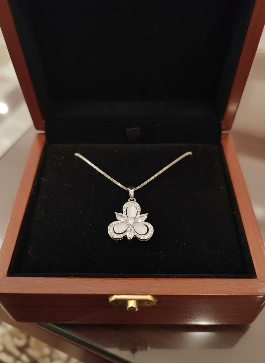 Elegant Silver Floral Pendant Necklace for Women – Luxury Statement Jewelry Gift