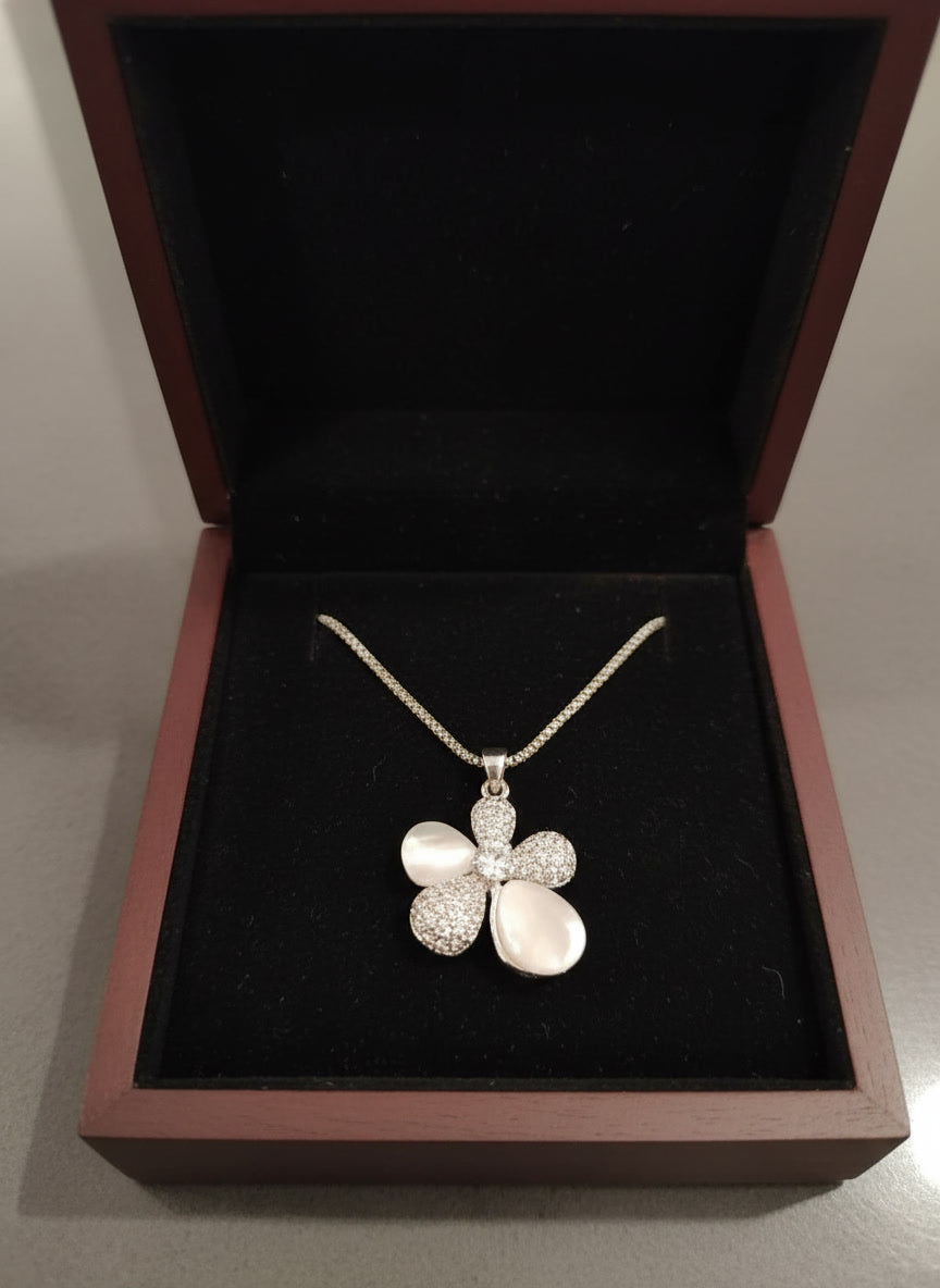 Premium Silver Floral Statement Necklace – Elegant Women’s Jewelry Gift